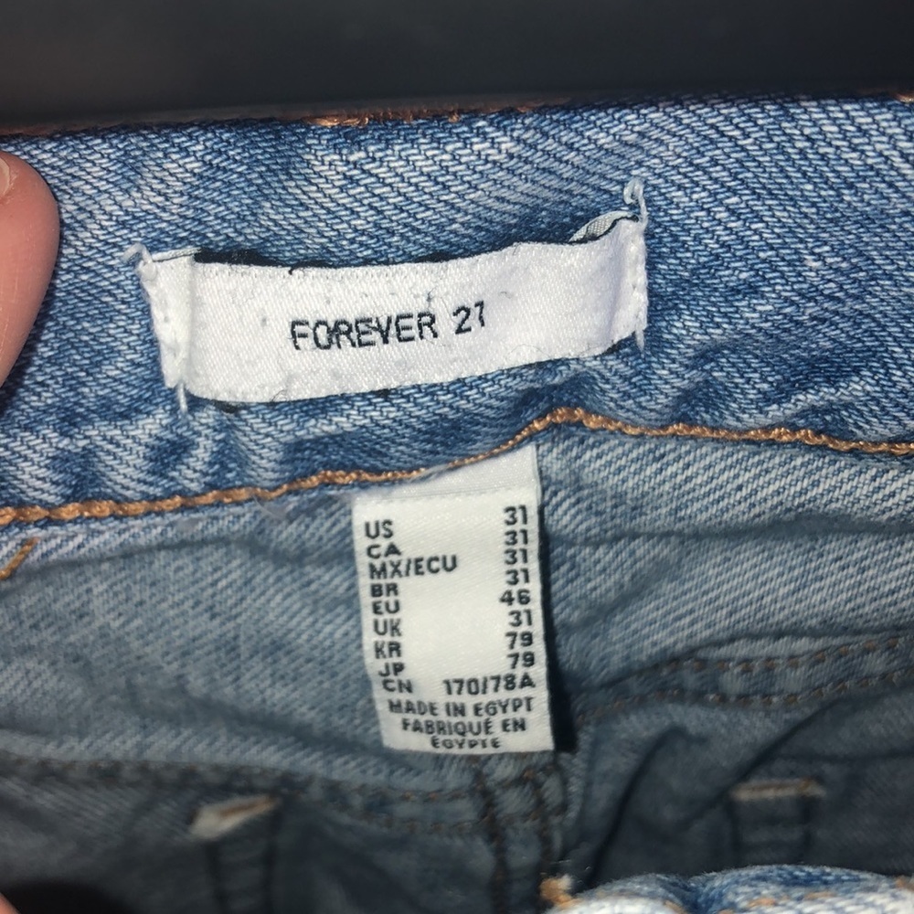 Forever 21 distressed washed jeans size 31 trendy holy jeans tapered bottoms​​ - Picture 3 of 7